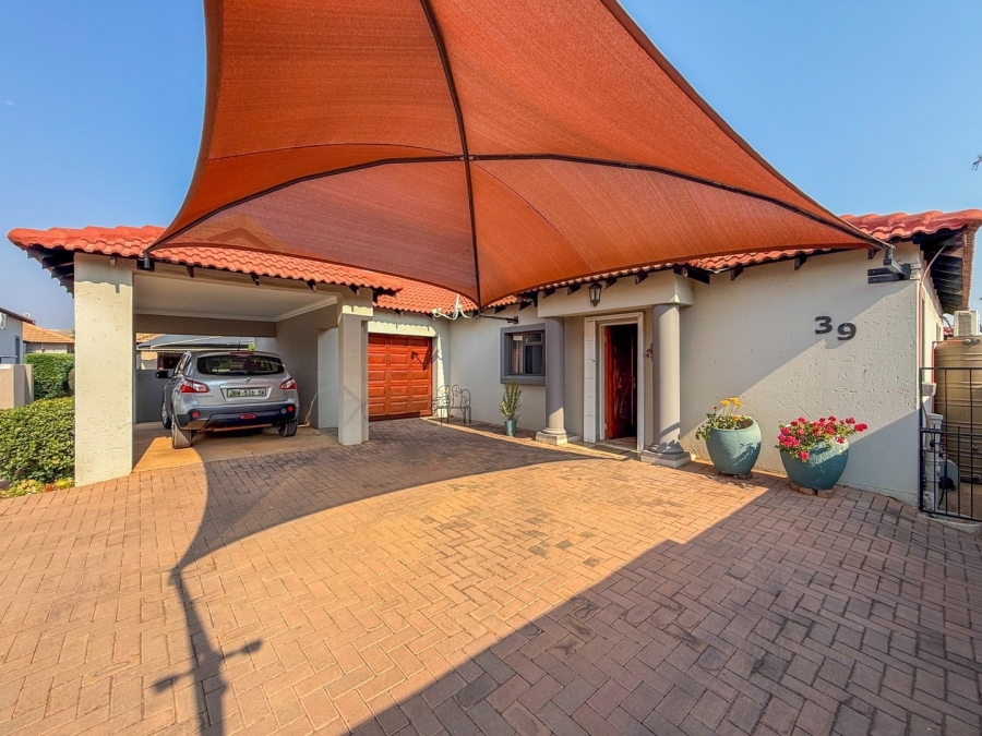 To Let 3 Bedroom Property for Rent in Melodie North West